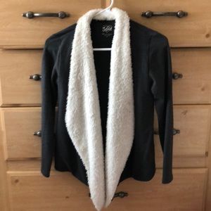 Gray cardigan with faux fur accent